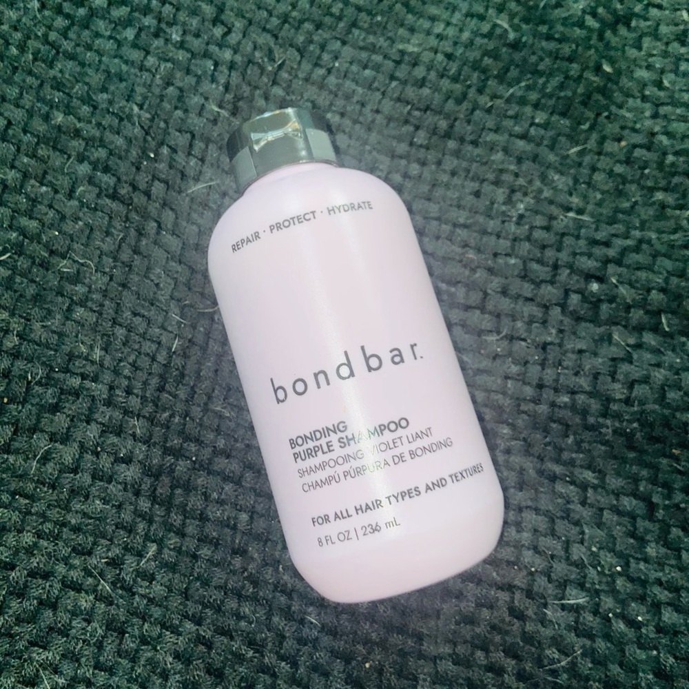 Purple bonding and toning shampoo
